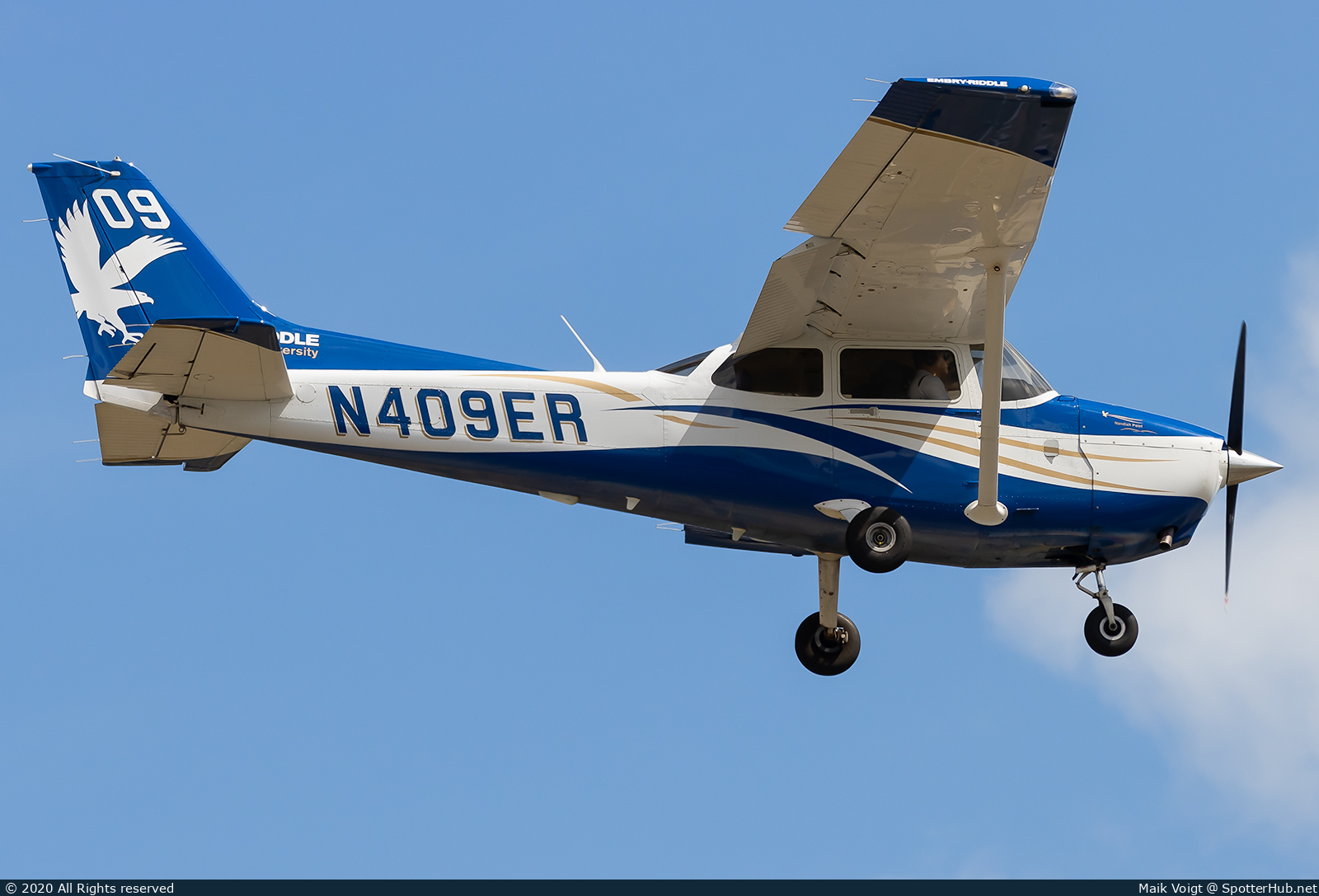Photo of N409ER - Cessna 172S Skyhawk SP operated by Embry-Riddle Aeronautical University