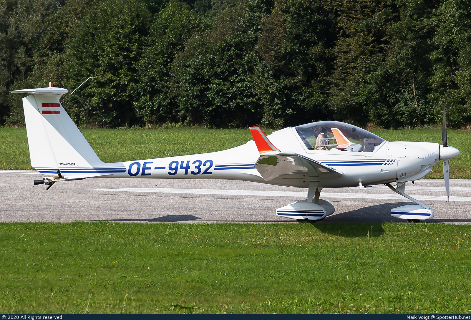 Photo of OE-9432 - Diamond HK36TTC Super Dimona operated by Sportfliegerclub Ried