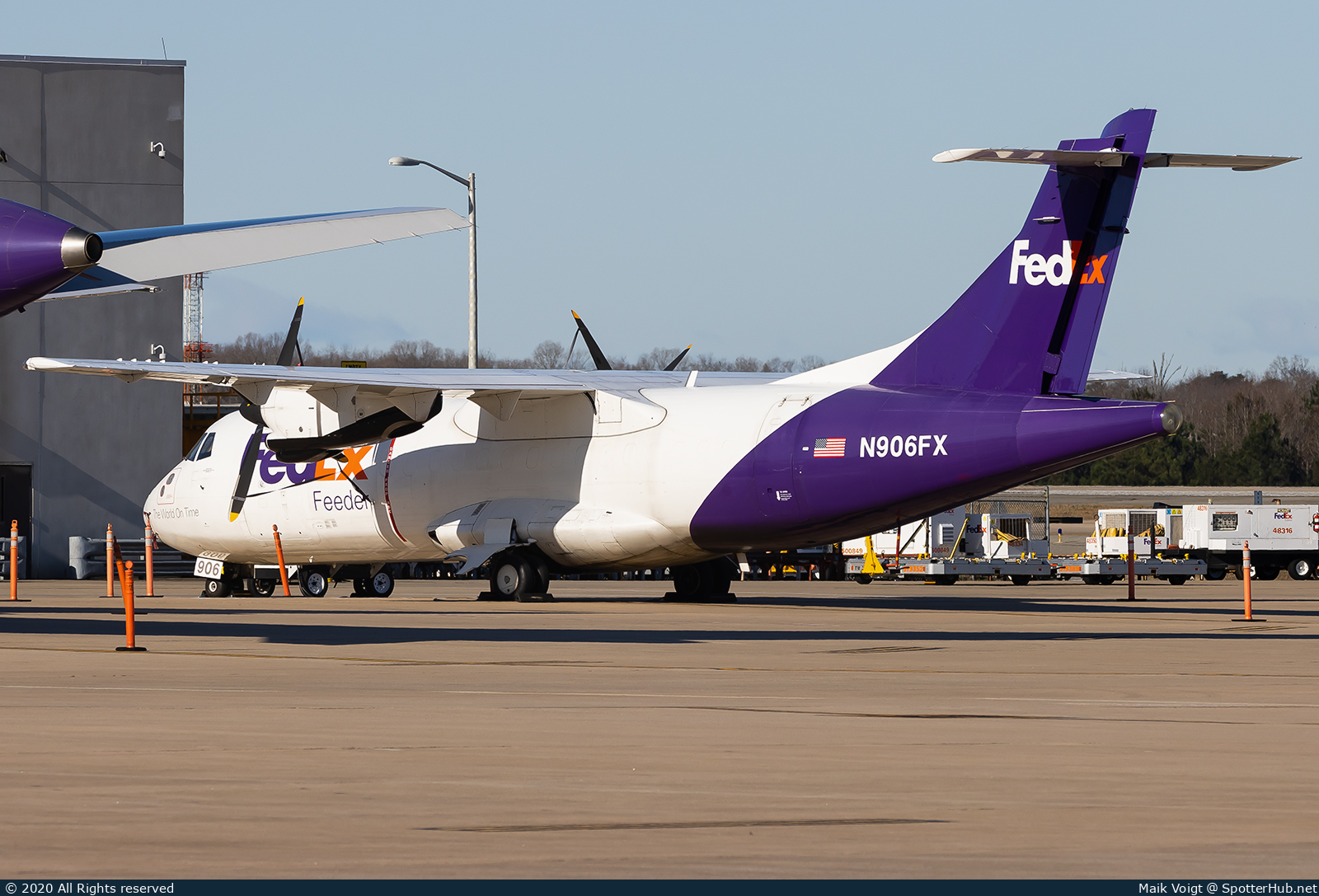 Photo of N906FX - ATR 42-320(F) operated by FedEx Feeder (opb Mountain Air Cargo)