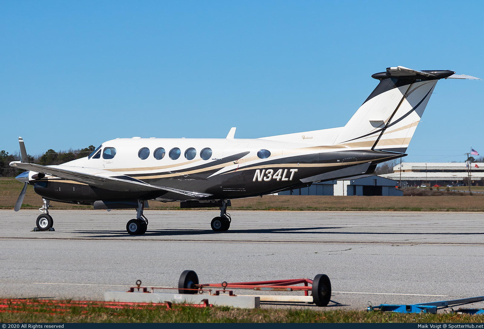 Photo of N34LT - Beechcraft B200 Super King Air operated by Private