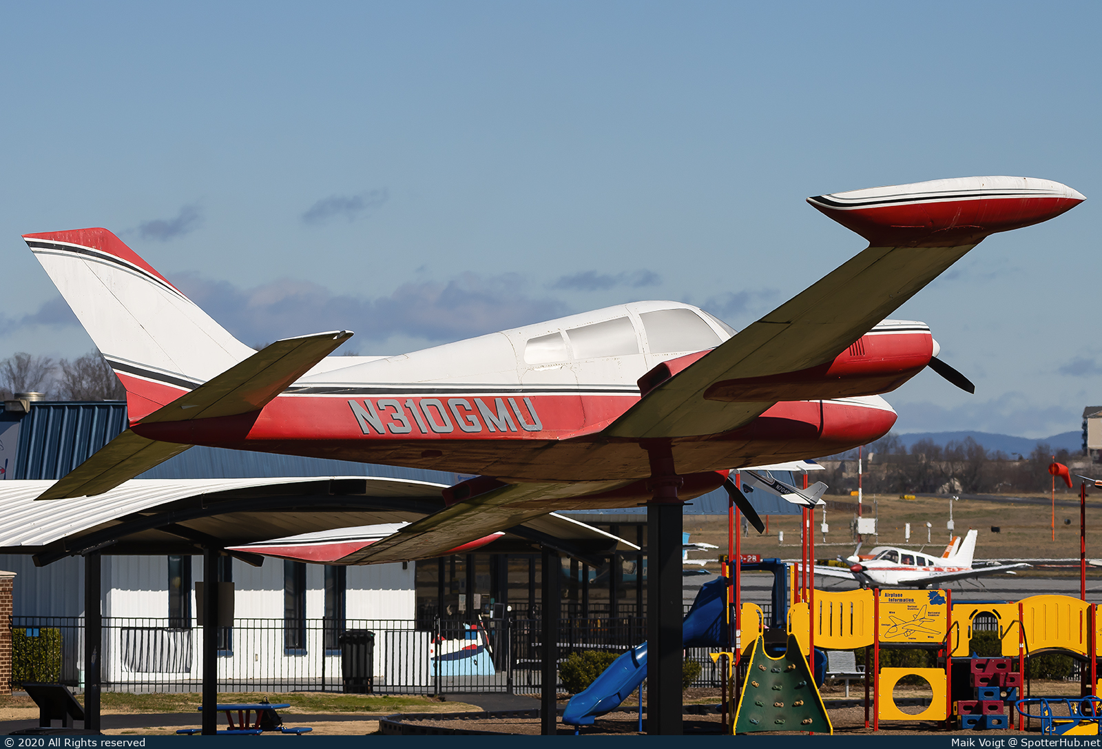 Photo of N310MG - Cessna T310R operated by Private