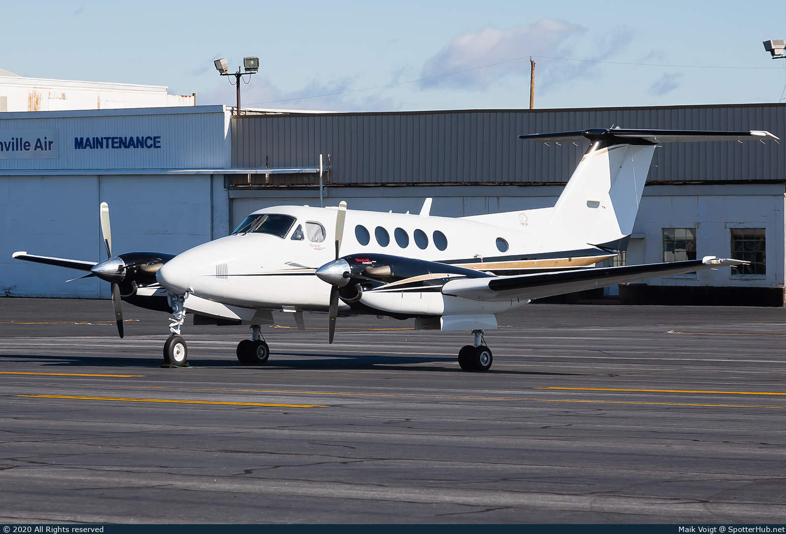 Photo of N77ML - Beechcraft B200GT Super King Air 250 operated by Adams Aviation