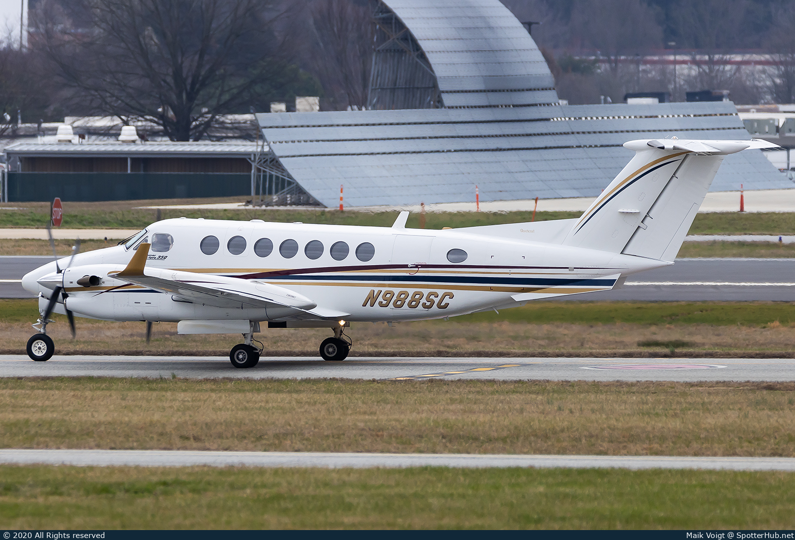 Photo of N988SC - Beechcraft B300 Super King Air 350 operated by Samet Corp.