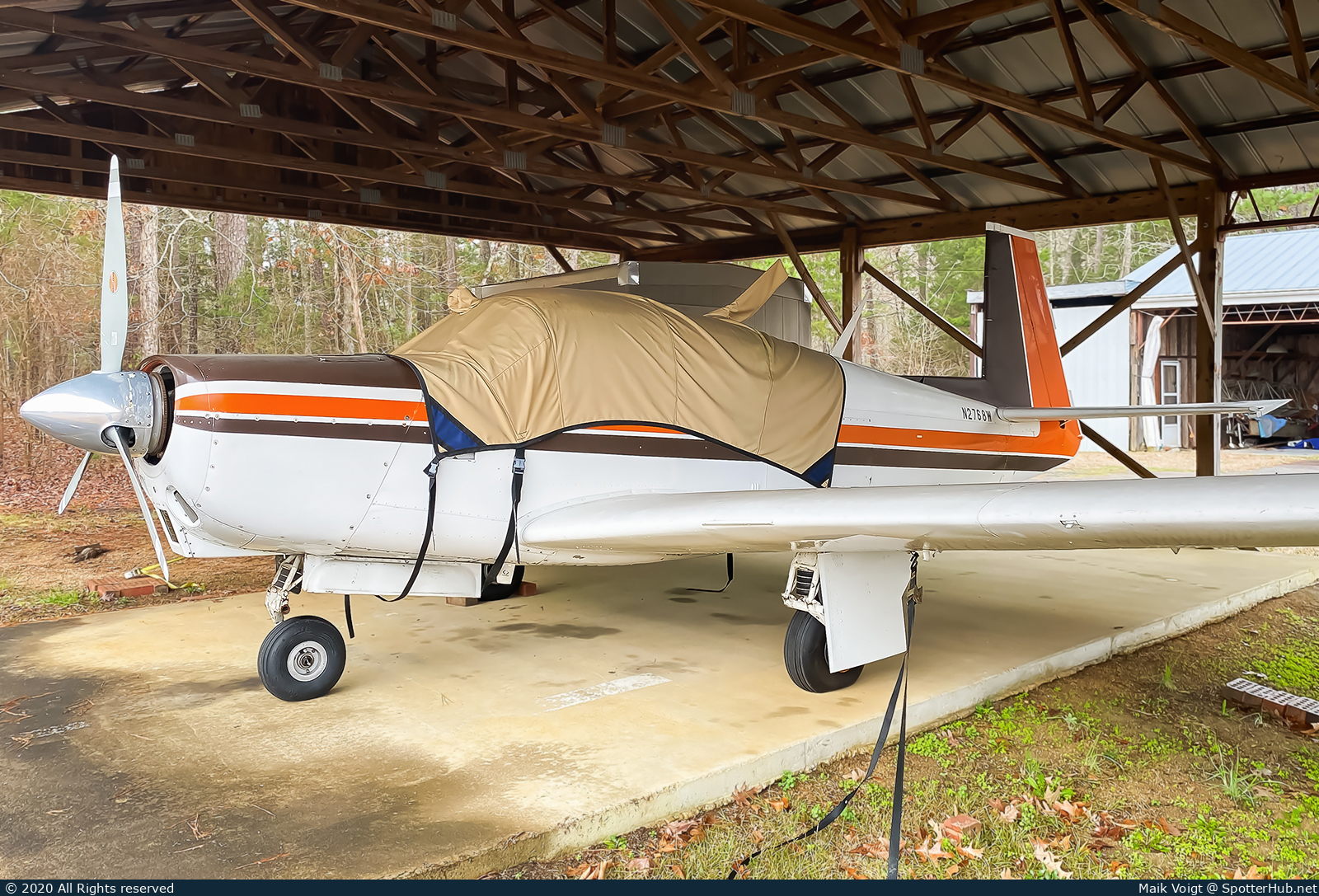 Photo of N2768W - Mooney M20C Mark 21 operated by Private