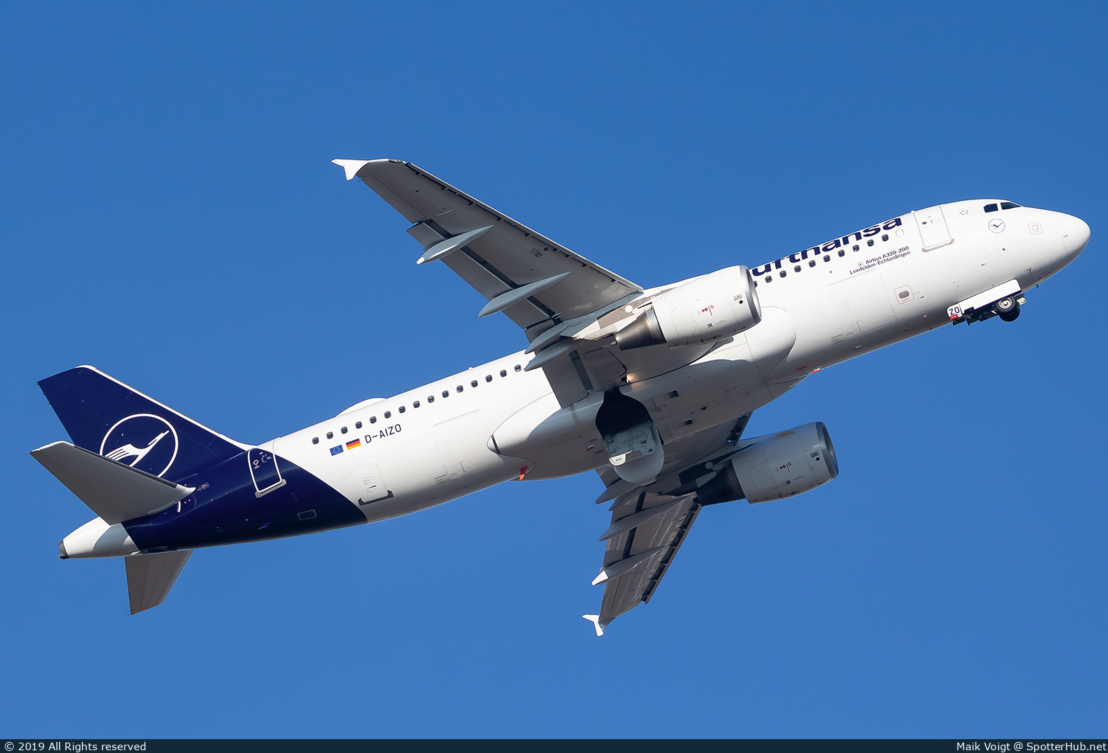 Photo of D-AIZO - Airbus A320-214 operated by Lufthansa