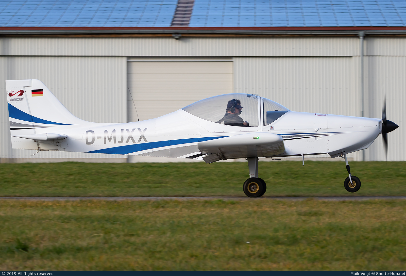 Photo of D-MJXX - Breezer B400 operated by Air Munich Aviation - Flugschule Jesenwang