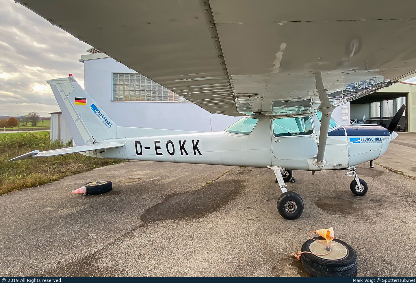 Photo of D-EOKK - Cessna 152 operated by Air Munich Aviation - Flugschule Jesenwang