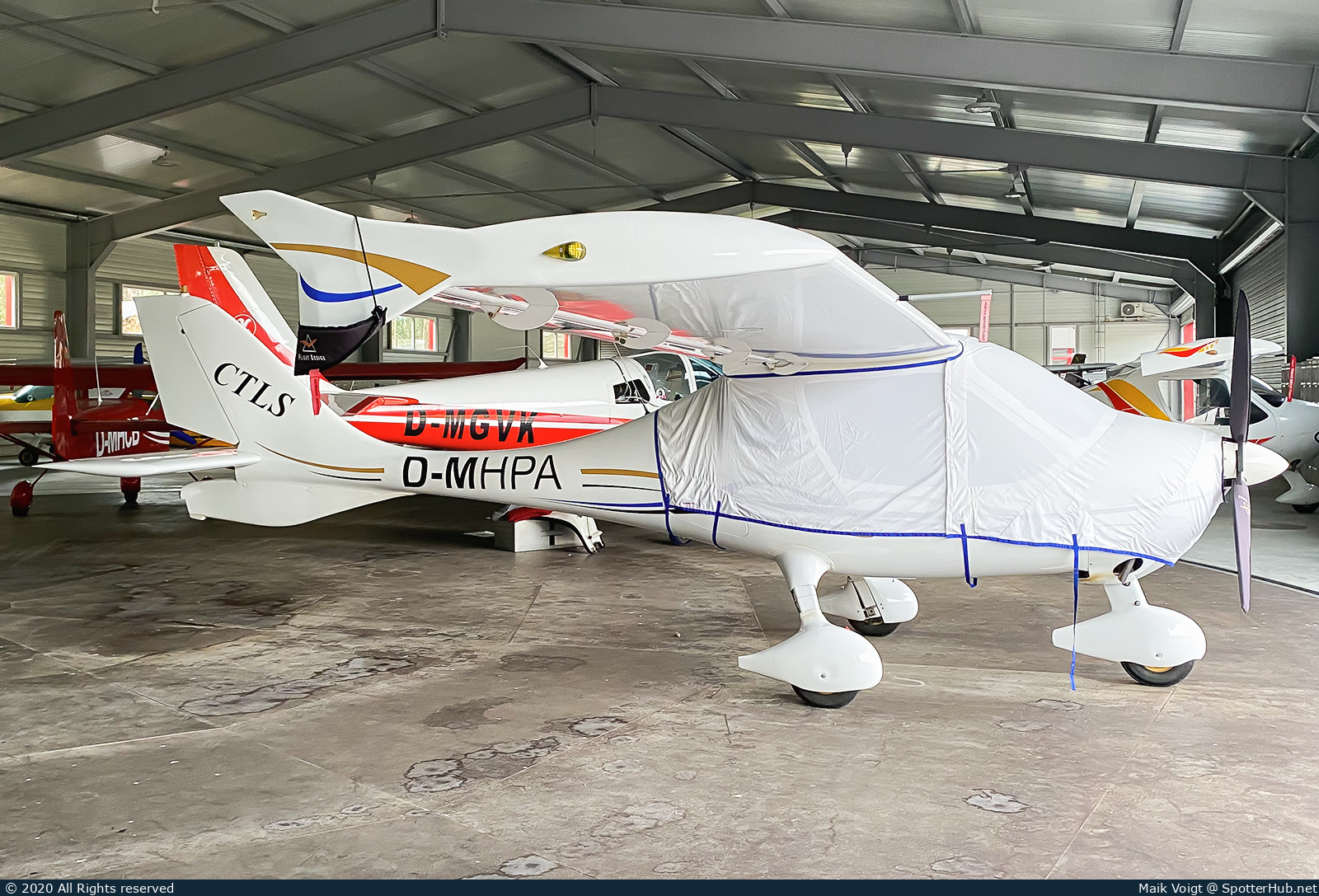 Photo of D-MHPA - Flight Design CTLS operated by Private