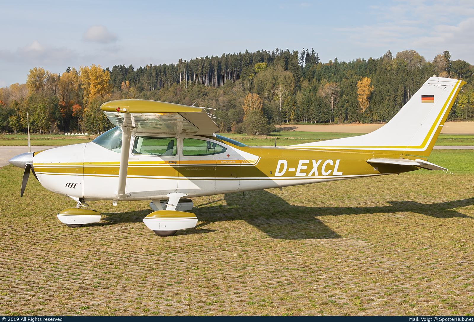 Photo of D-EXCL - Cessna 182P Skylane operated by Private