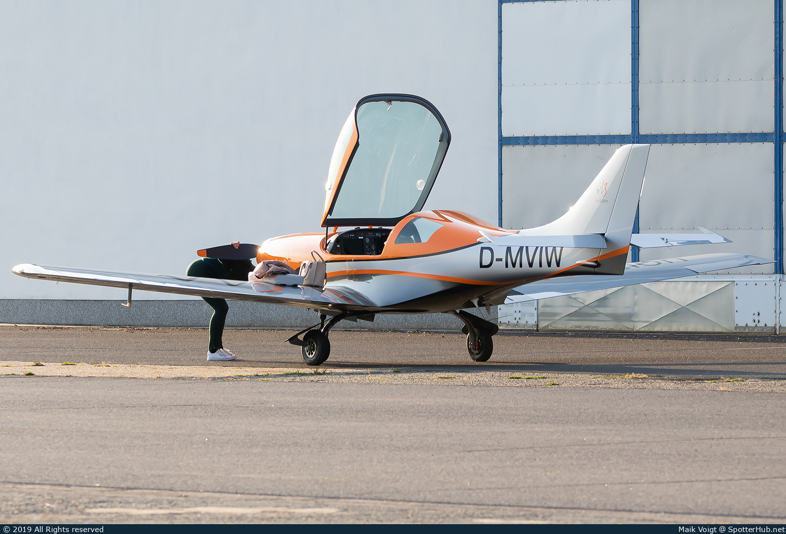 Photo of D-MVIW - JMB VL-3-Evolution RG operated by Private
