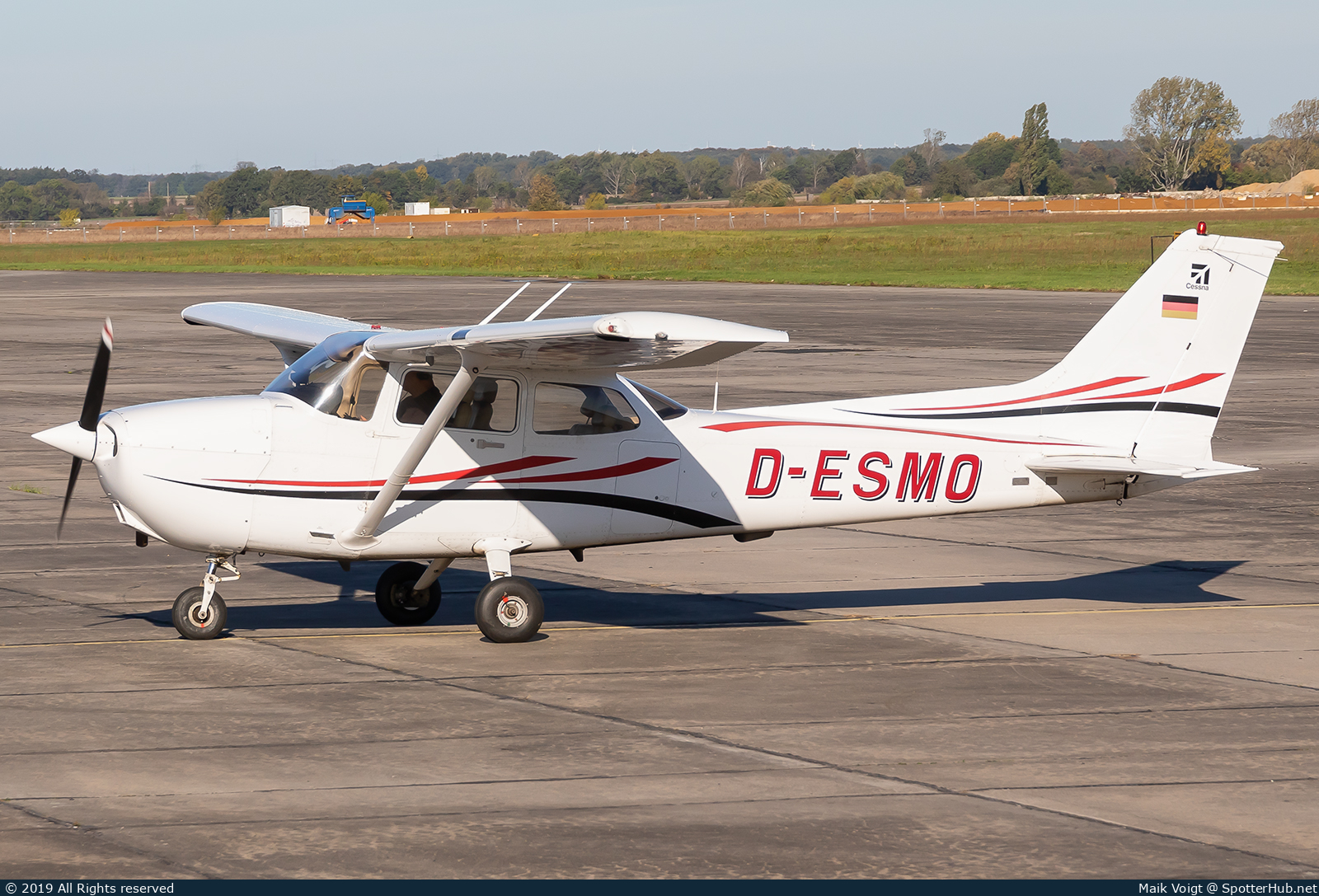 Photo of D-ESMO - Cessna 172R Skyhawk II operated by FFG Flug-Förderungsgemeinschaft
