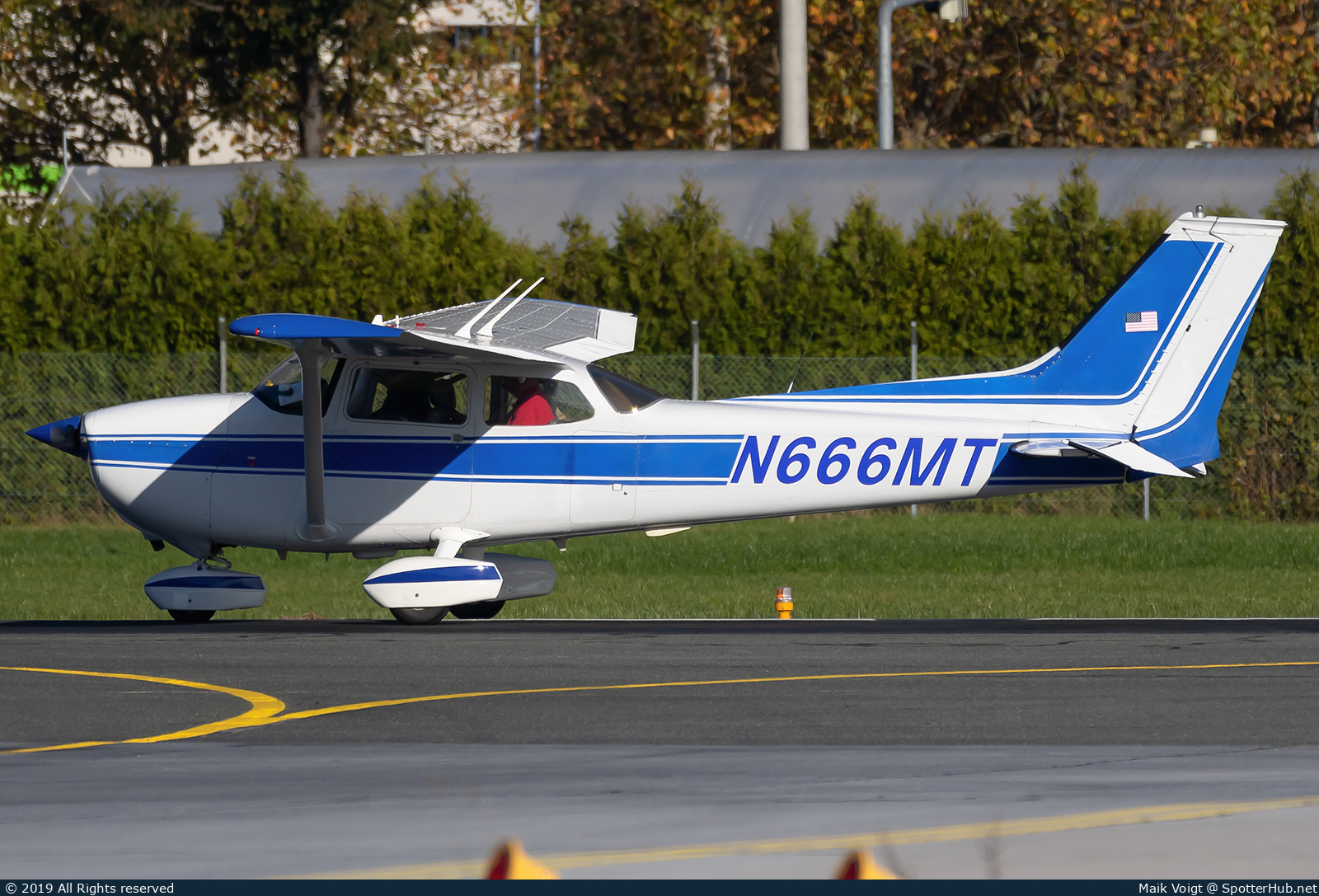 Photo of N666MT - Reims-Cessna F172M Skyhawk operated by Private