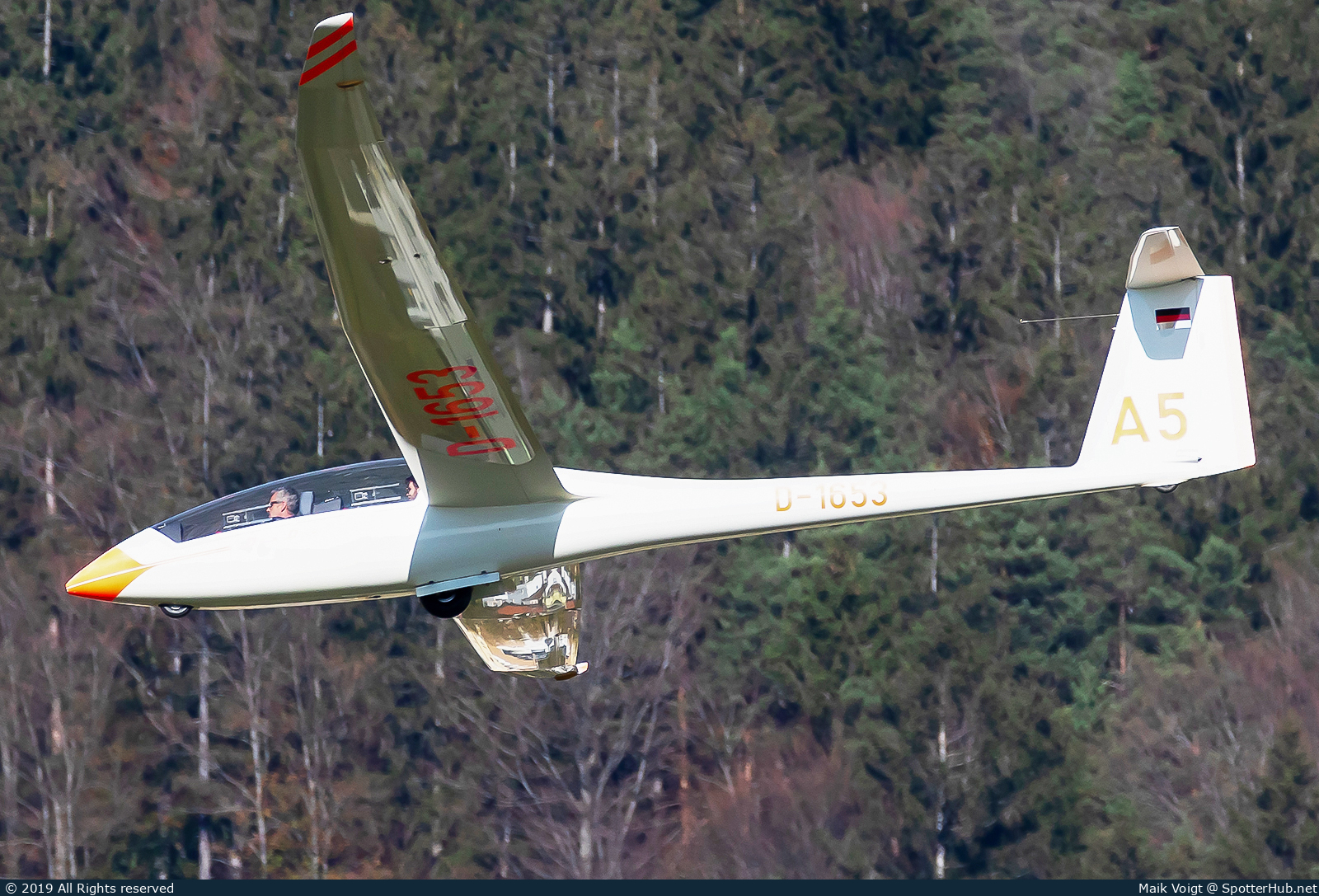 Photo of D-1653 - Schempp-Hirth Duo Discus operated by Private