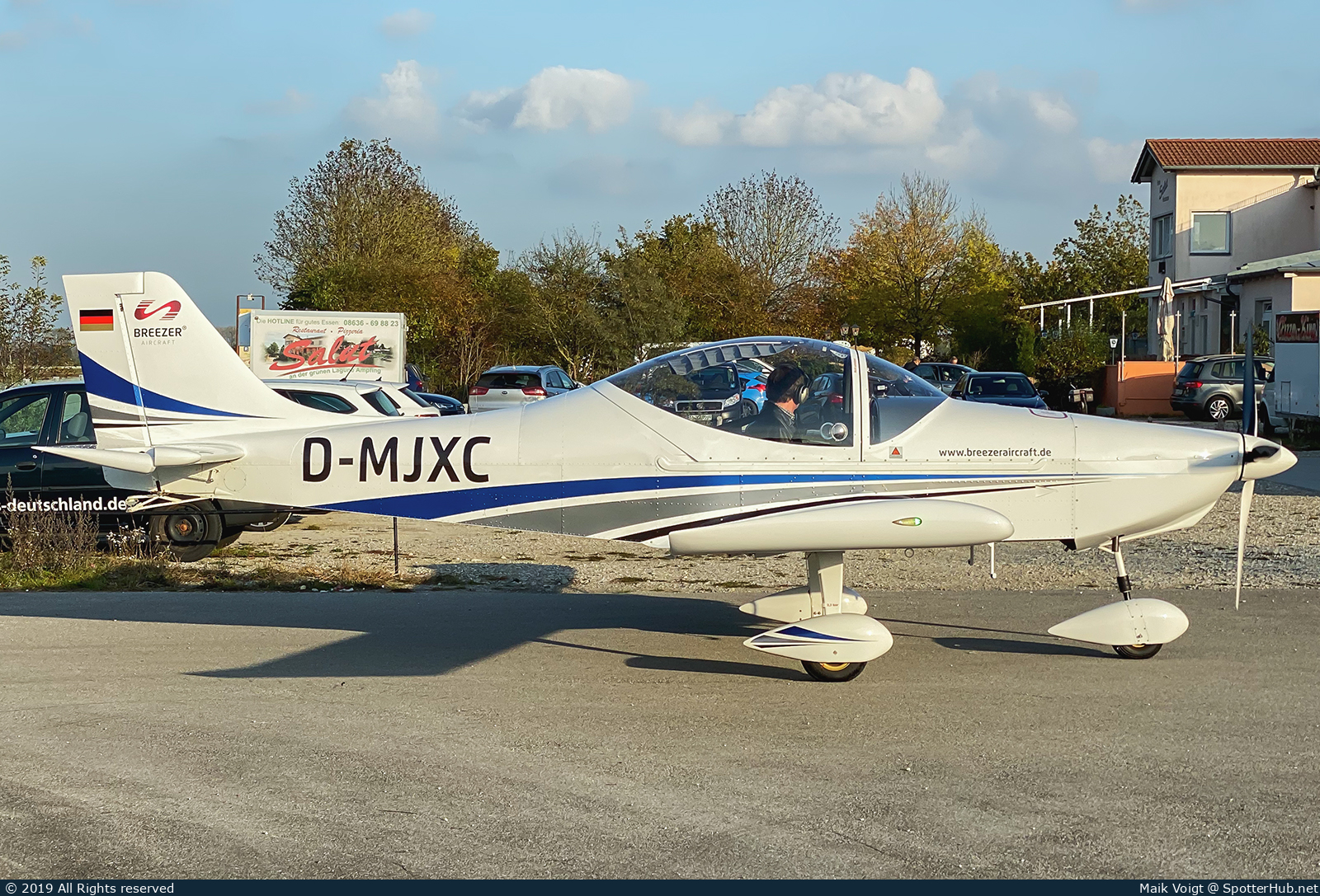Photo of D-MJXC - Breezer B400 operated by Private