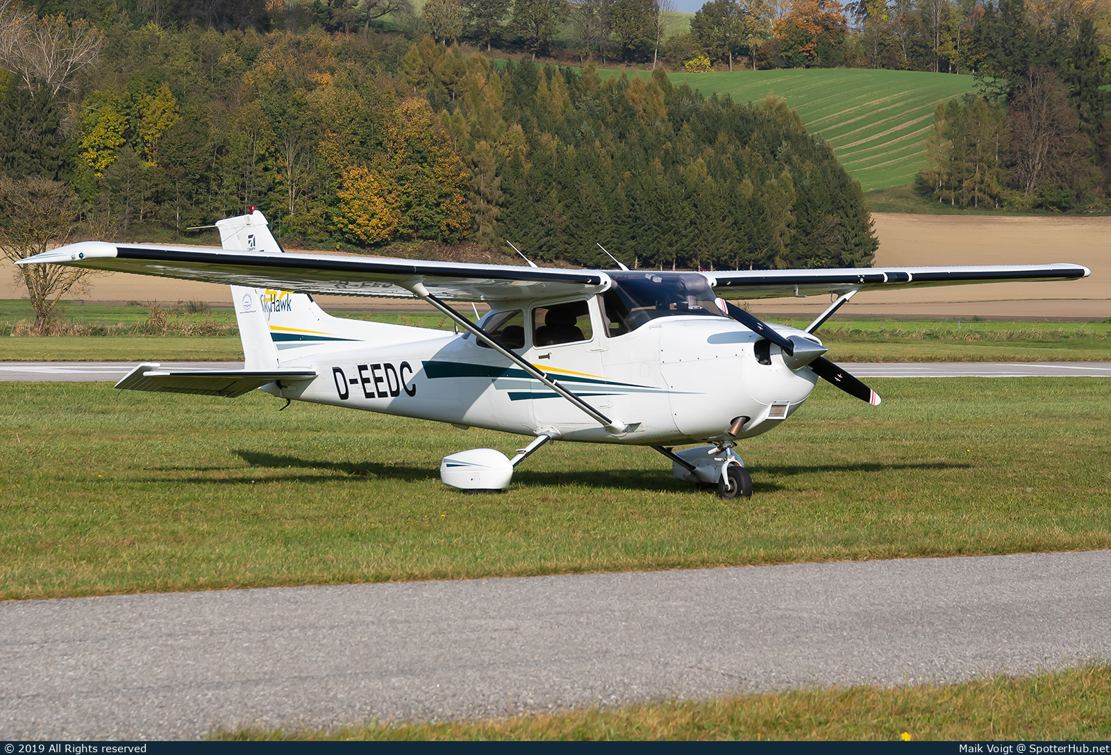 Photo of D-EEDC - Cessna 172S Skyhawk SP operated by Bundeswehr-Luftsportring Laupheim