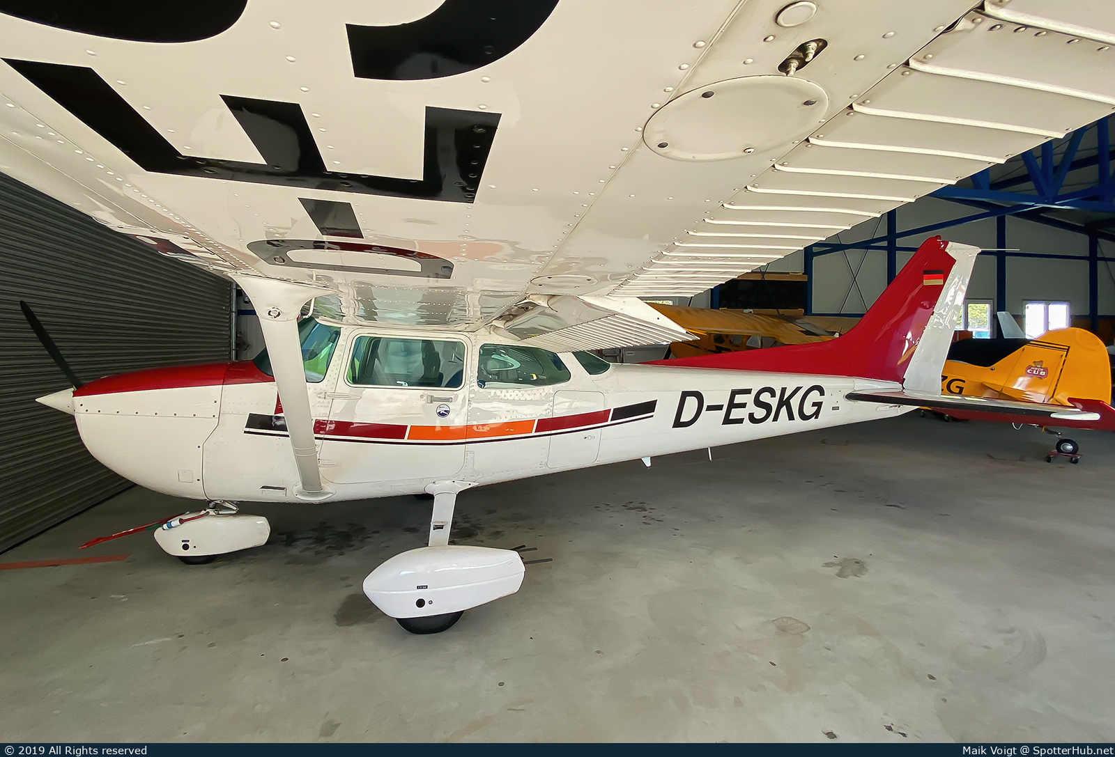 Photo of D-ESKG - Cessna 172P Skyhawk operated by Private