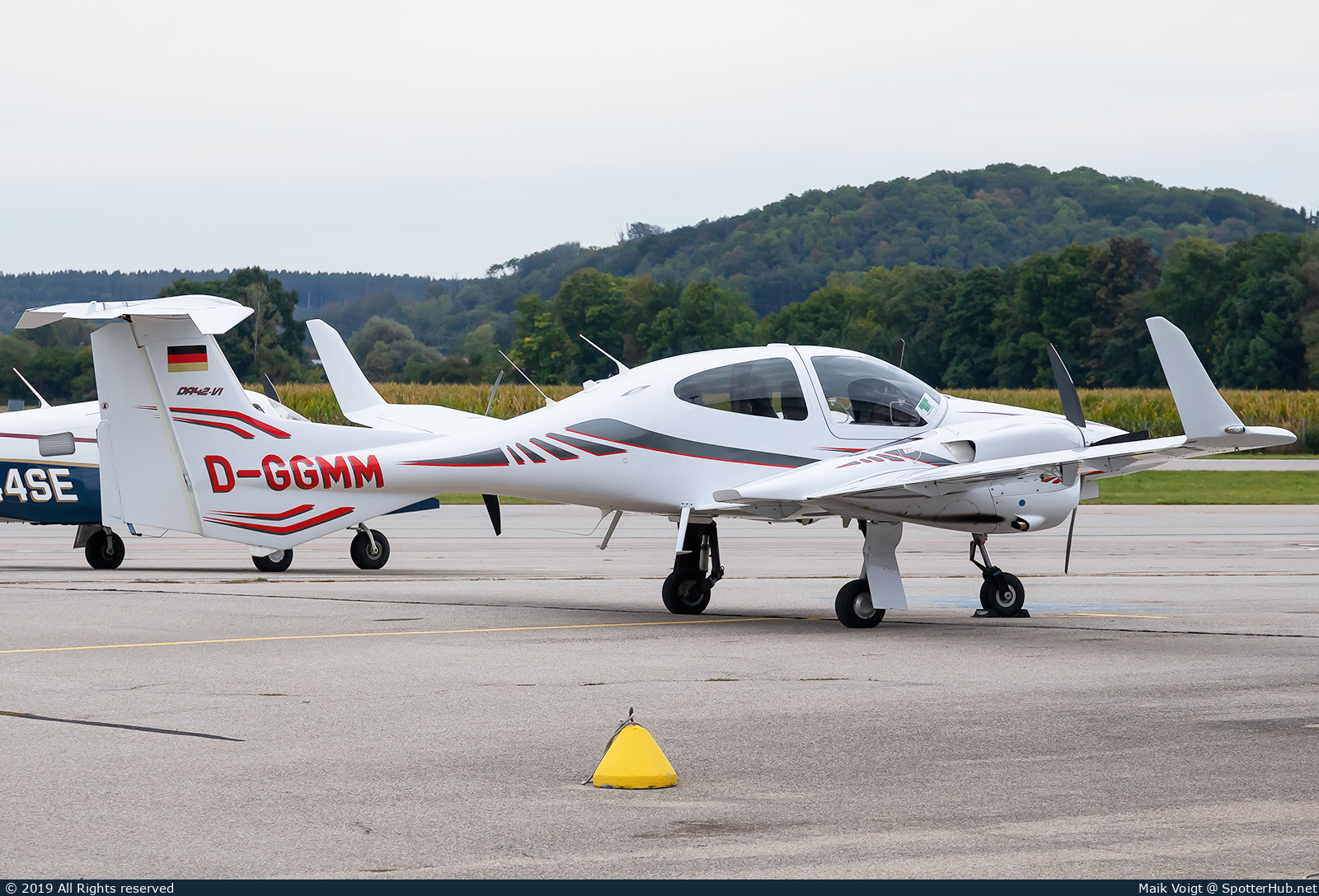 Photo of D-GGMM - Diamond DA42-VI Twin Star operated by Private