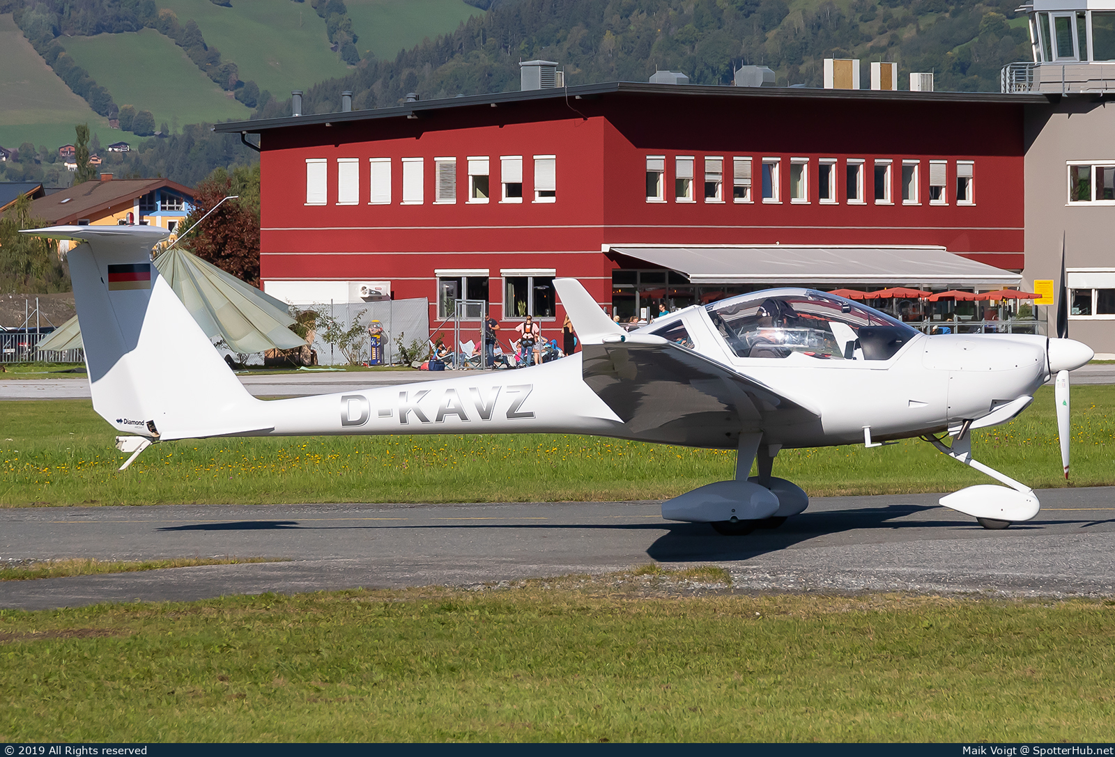 Photo of D-KAVZ - Diamond HK36TC-100 Super Dimona operated by Aero Club München