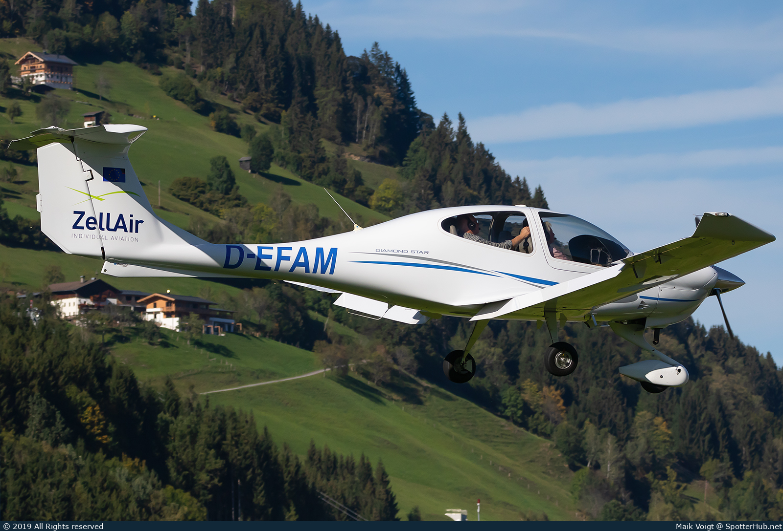 Photo of D-EFAM - Diamond DA40 Diamond Star operated by ZellAir