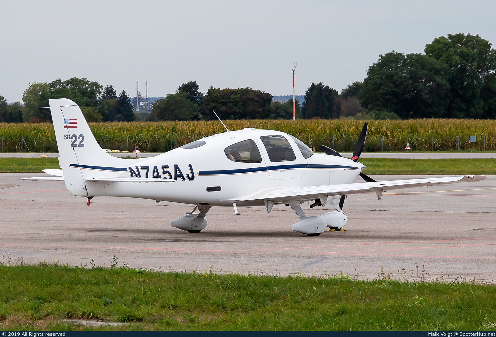 Photo of N745AJ - Cirrus SR22 G1 operated by Private