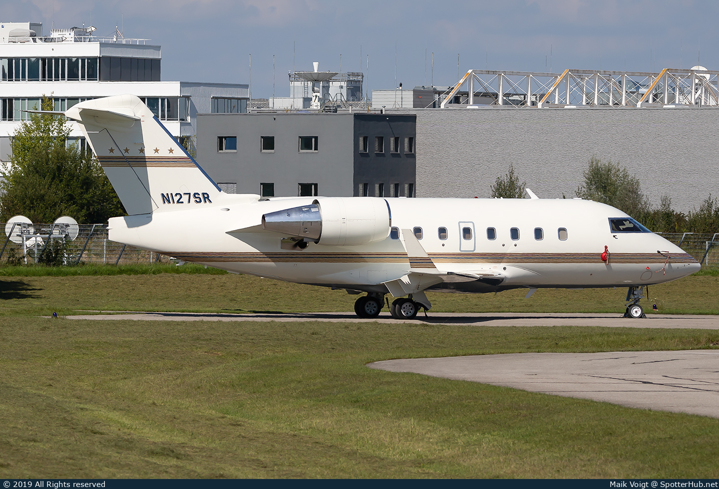 Photo of N127SR - Bombardier Challenger 604 operated by Private