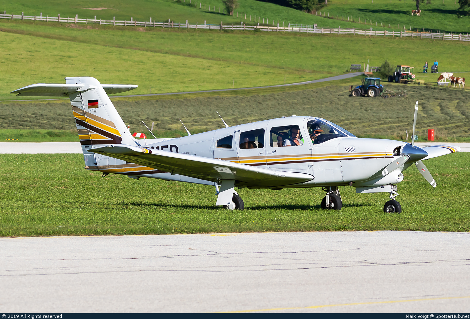 Photo of D-EMED - Piper PA-28RT-201T Turbo Arrow IV operated by Private