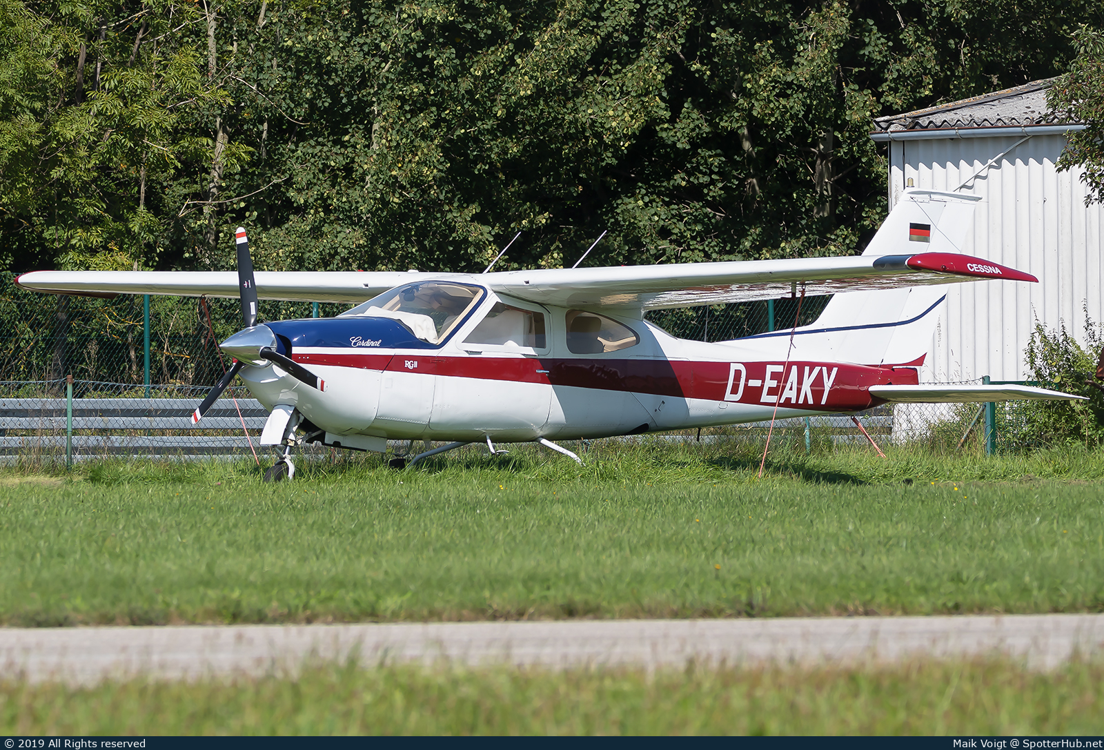 Photo of D-EAKY - Cessna 177RG Cardinal RG II operated by Private