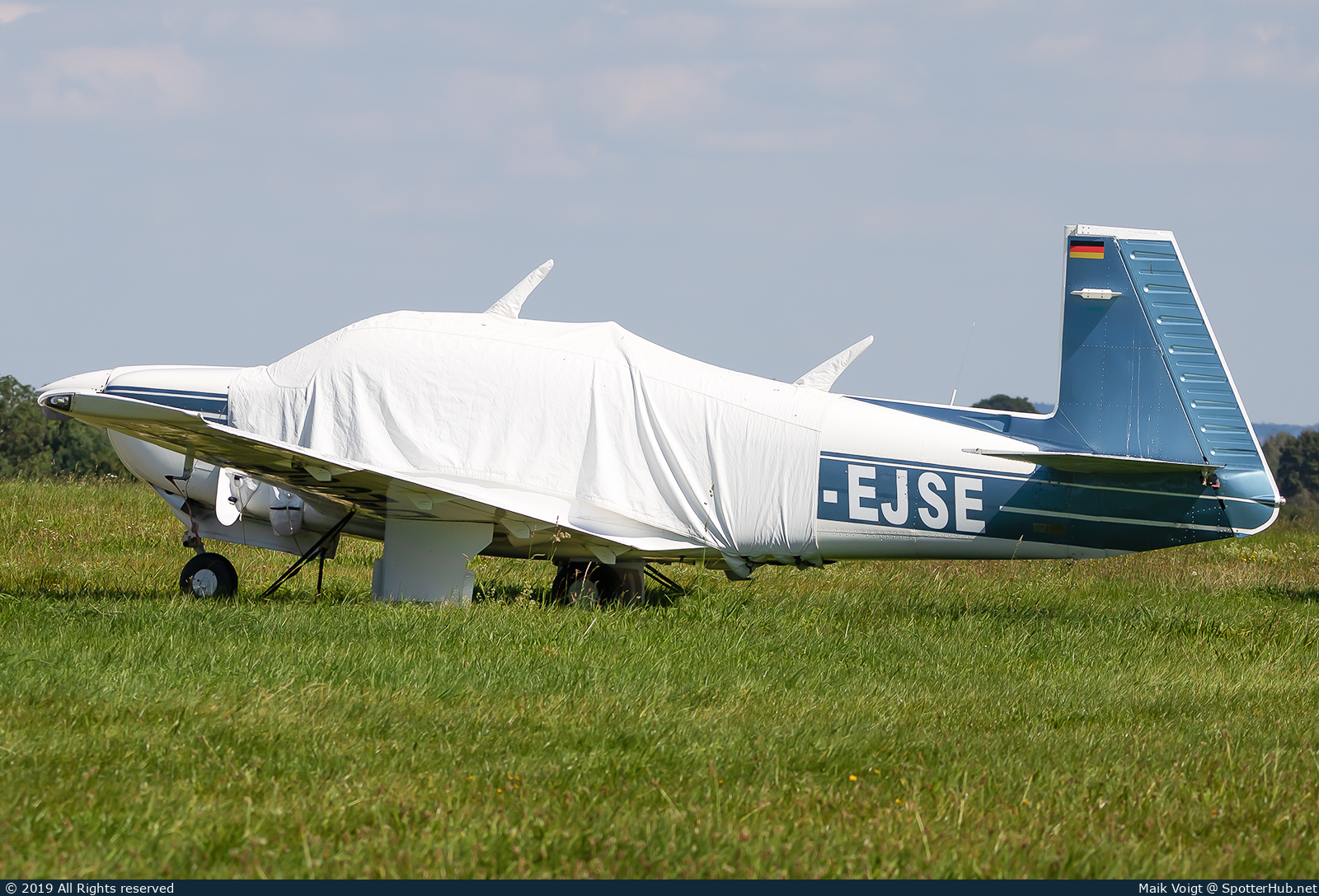 Photo of D-EJSE - Mooney M20J 201 operated by AirCraftCharter24