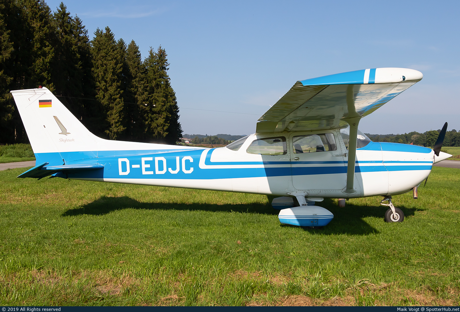 Photo of D-EDJC - Reims-Cessna F172M Skyhawk operated by Private