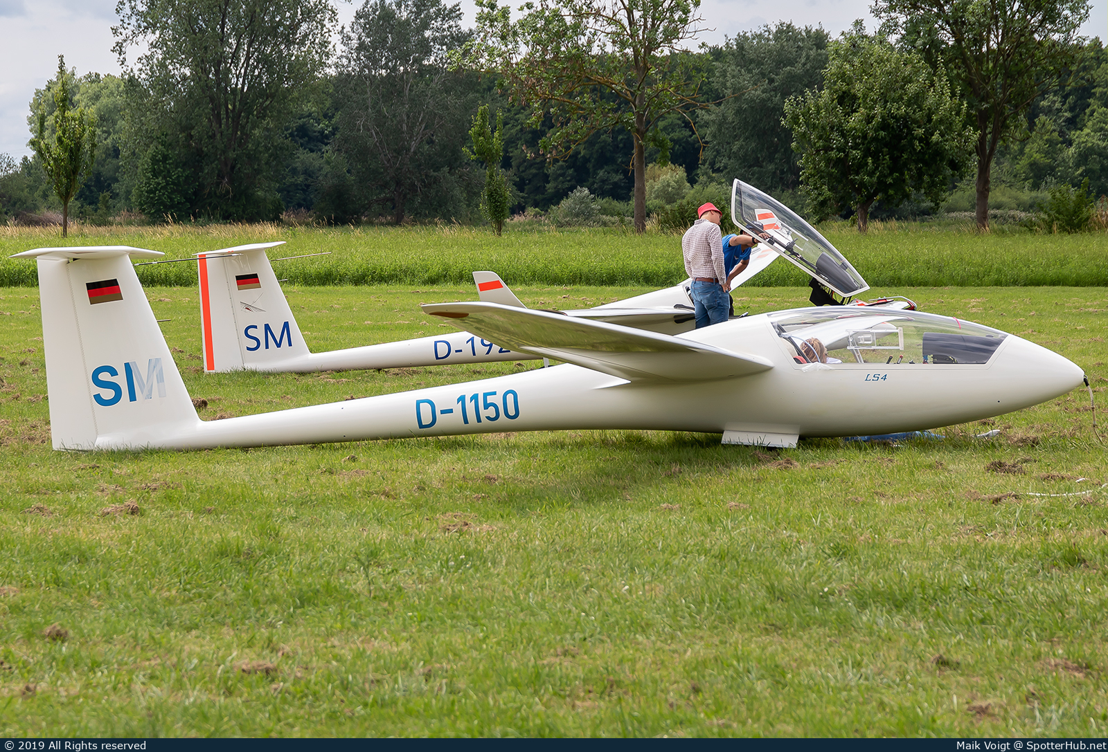 Photo of D-1150 - Rolladen-Schneider LS4 operated by Private