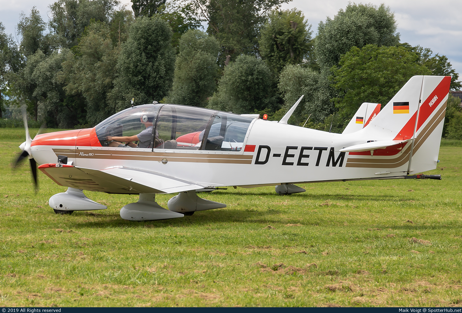 Photo of D-EETM - Robin DR400/180R Remorqueur operated by Segelfluggruppe Giulini