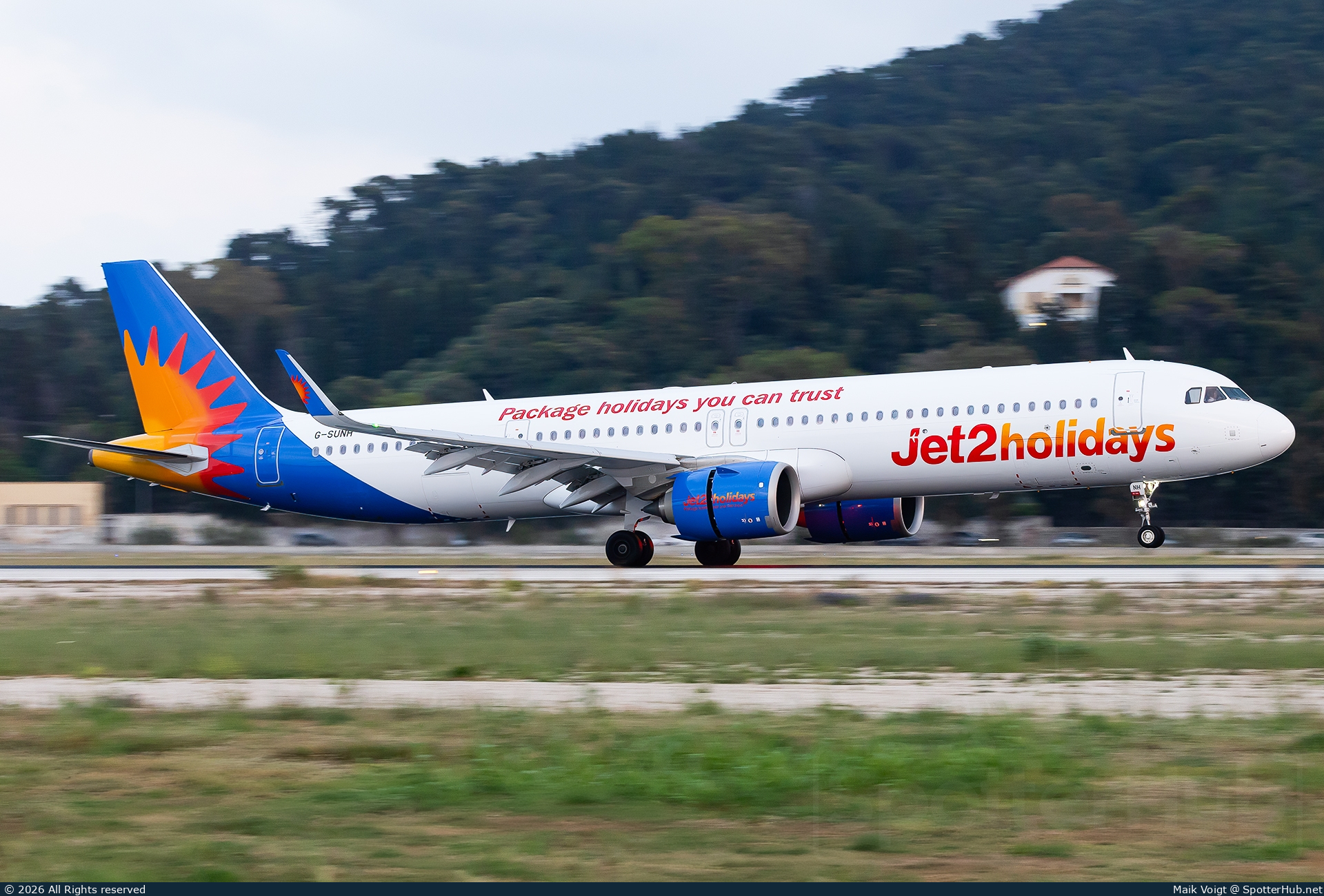 Photo of G-SUNH - Airbus A321-251NX operated by Jet2