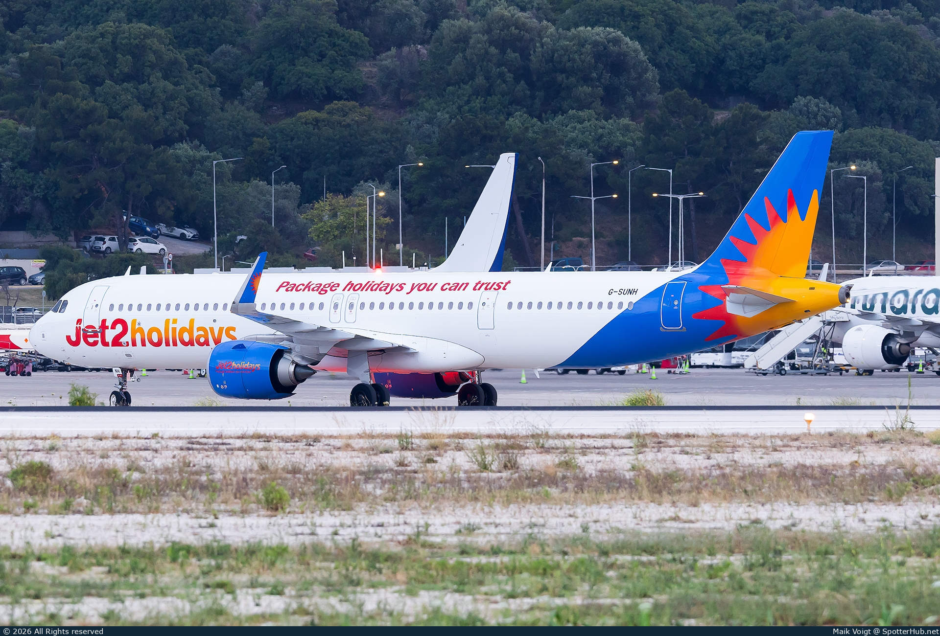 Photo of G-SUNH - Airbus A321-251NX operated by Jet2
