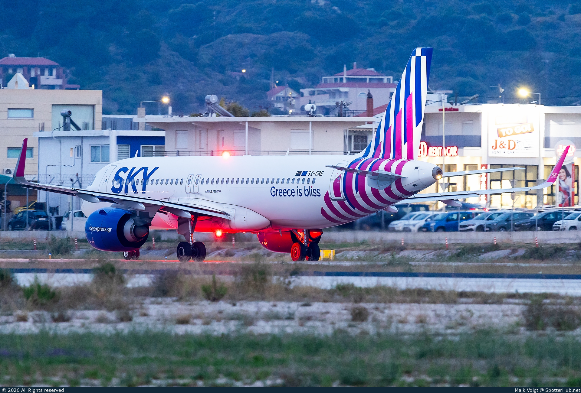 Photo of SX-CRE - Airbus A320-251N operated by Sky Express