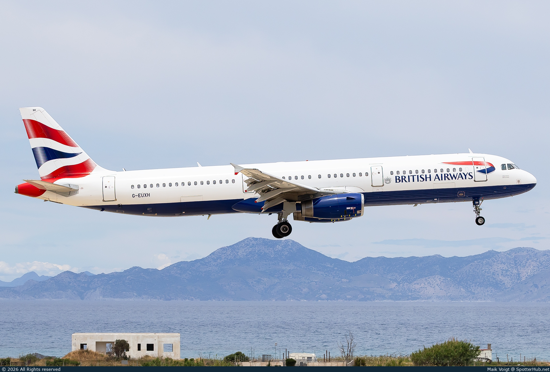 Photo of G-EUXH - Airbus A321-231 operated by British Airways