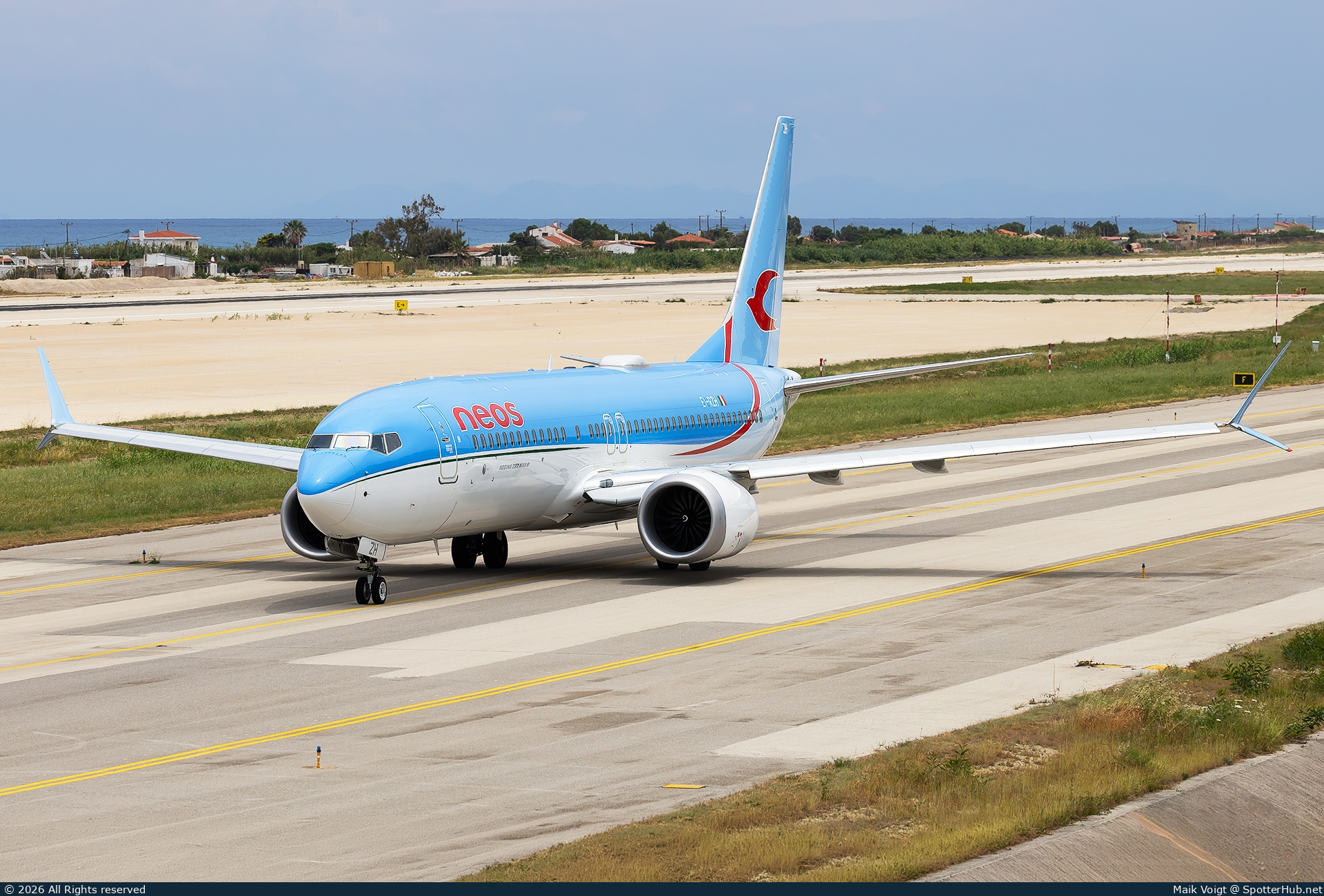 Photo of EI-RZH - Boeing 737 MAX 8 operated by Neos