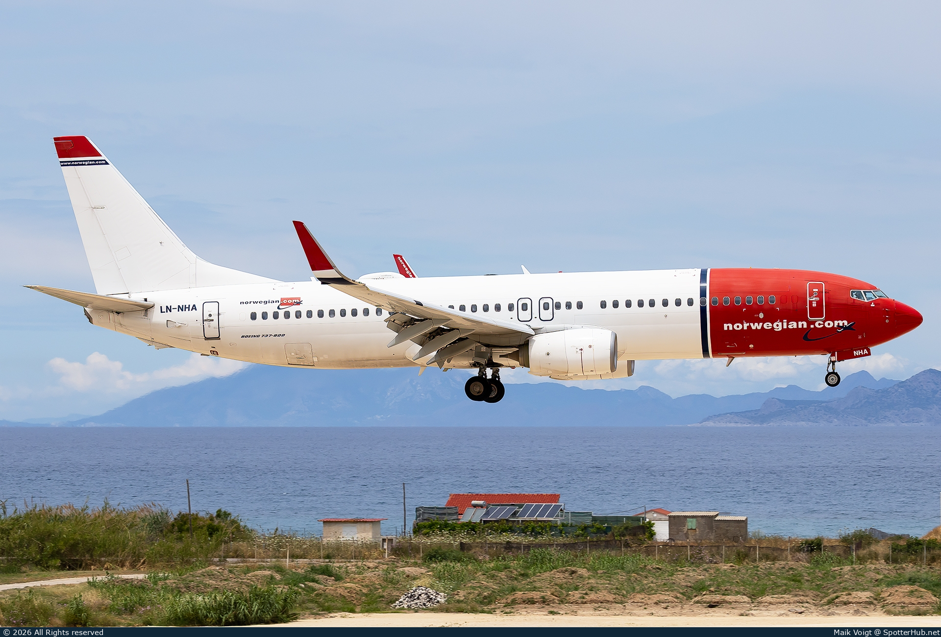 Photo of LN-NHA - Boeing 737-8JP operated by Norwegian Air Shuttle