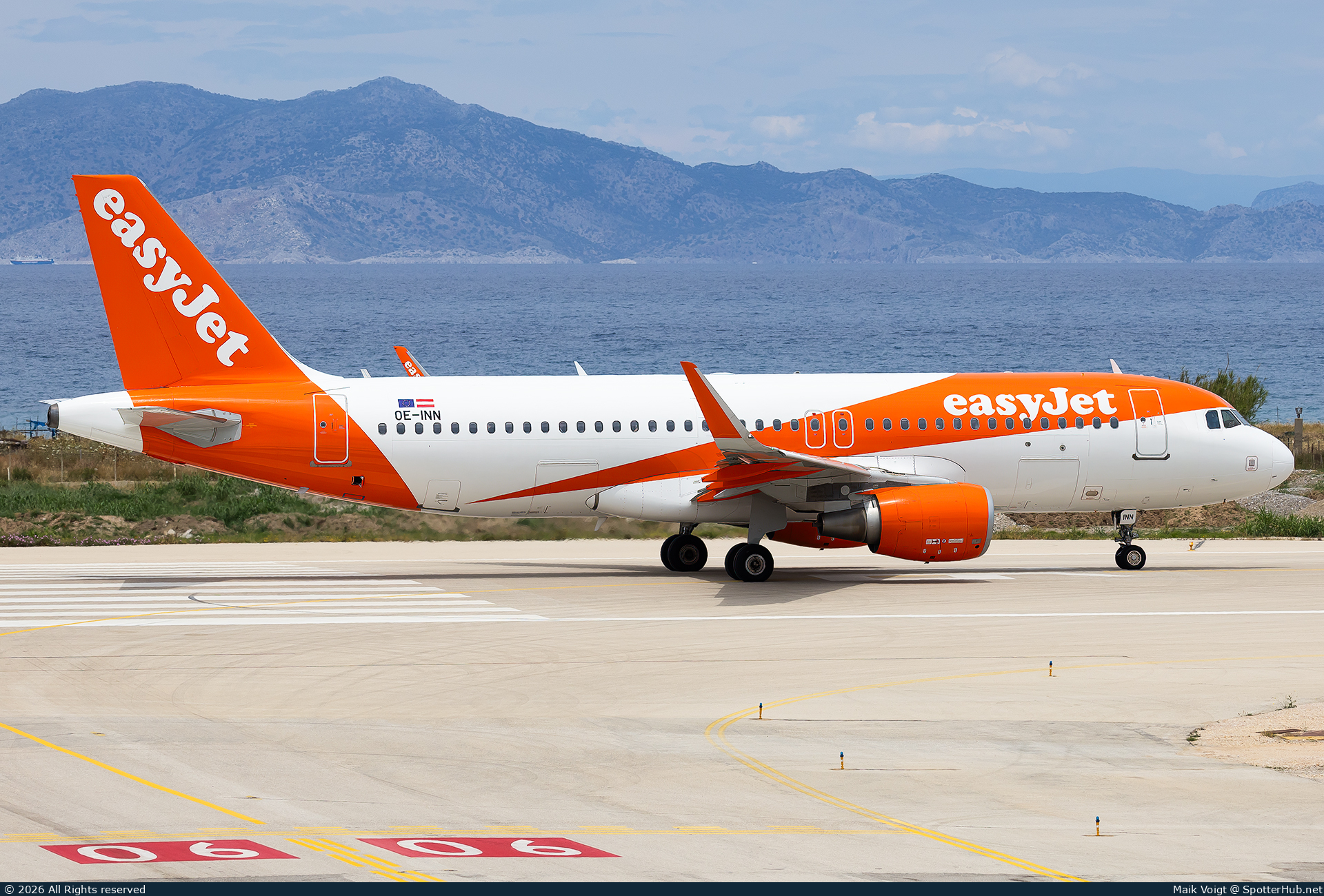 Photo of OE-INN - Airbus A320-214 operated by easyJet Europe
