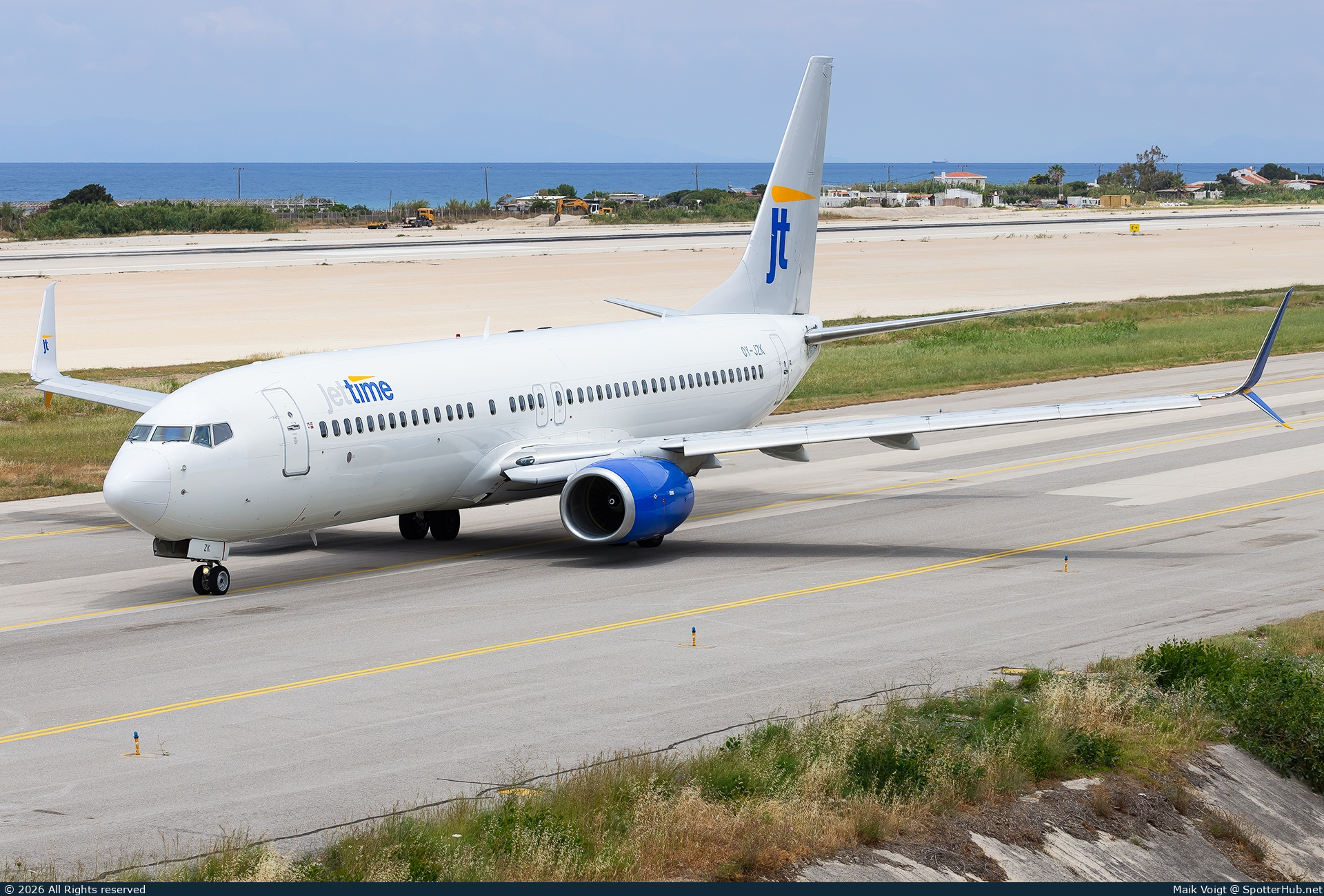 Photo of OY-JZK - Boeing 737-86Q operated by Jettime
