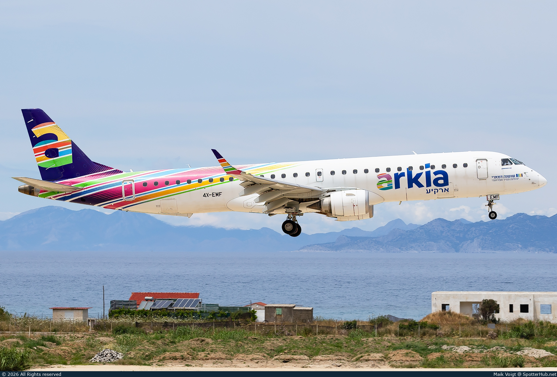 Photo of 4X-EMF - Embraer ERJ-195AR operated by Arkia Israeli Airlines