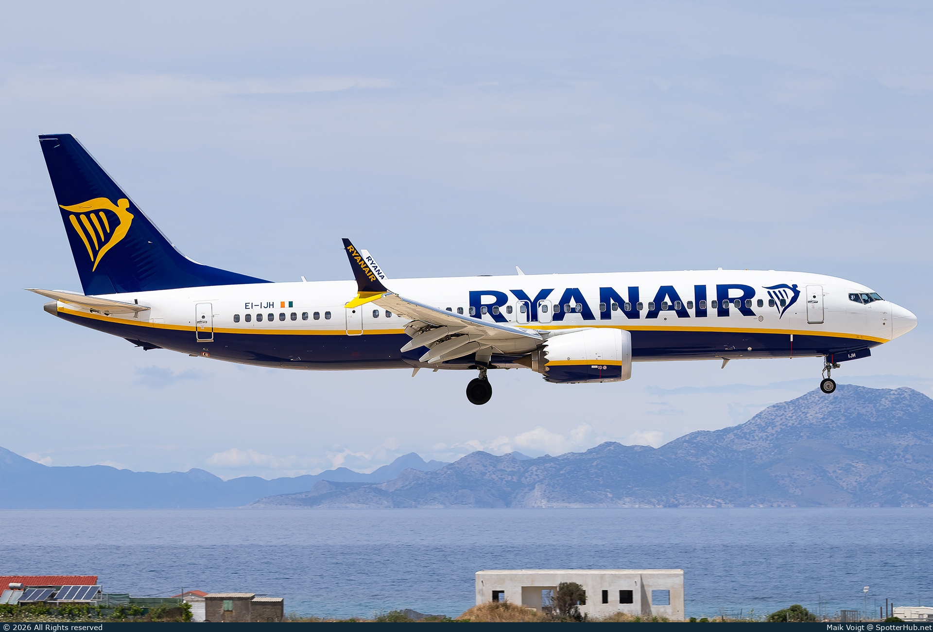 Photo of EI-IJH - Boeing 737 MAX 8-200 operated by Ryanair