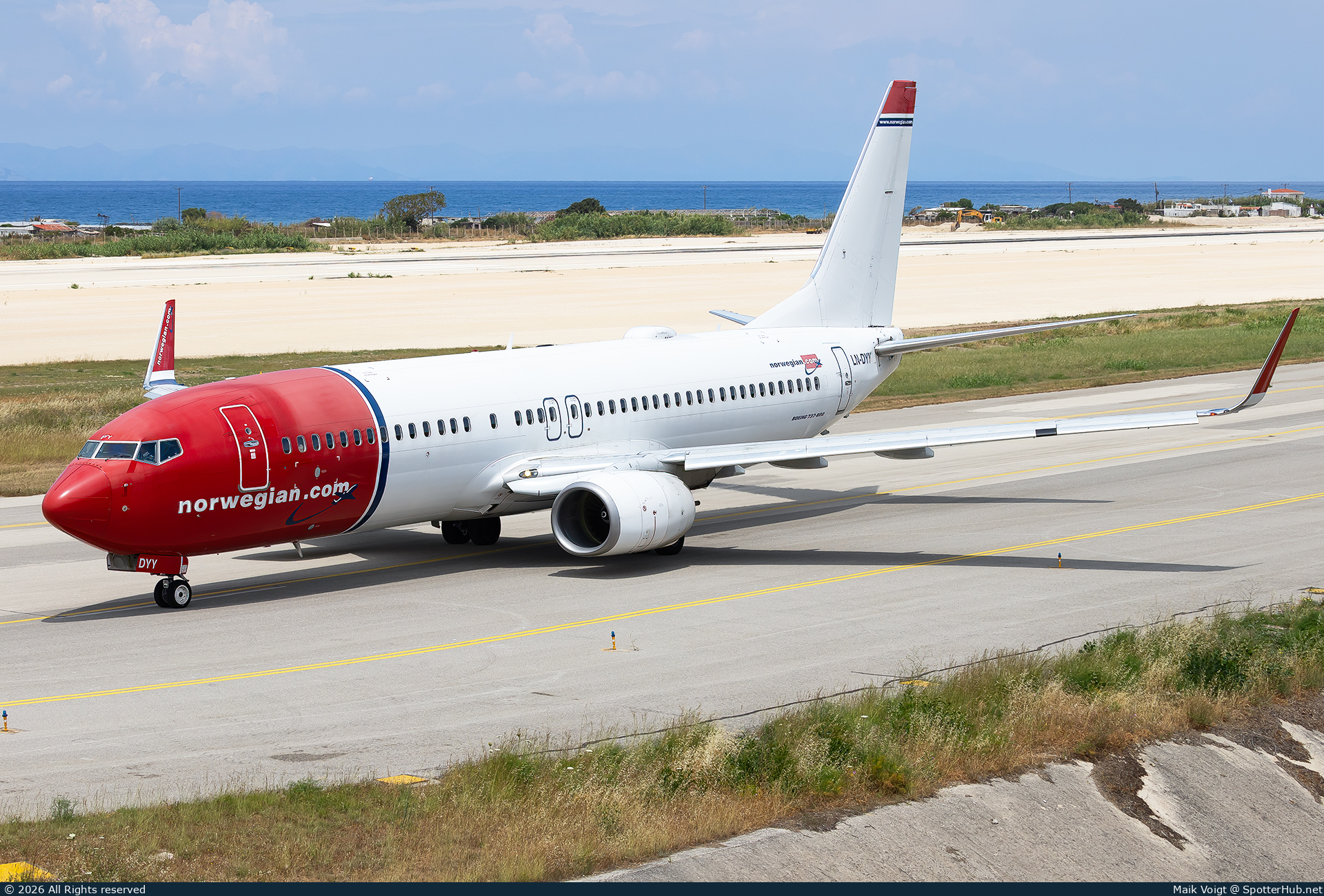 Photo of LN-DYY - Boeing 737-8JP operated by Norwegian Air Shuttle