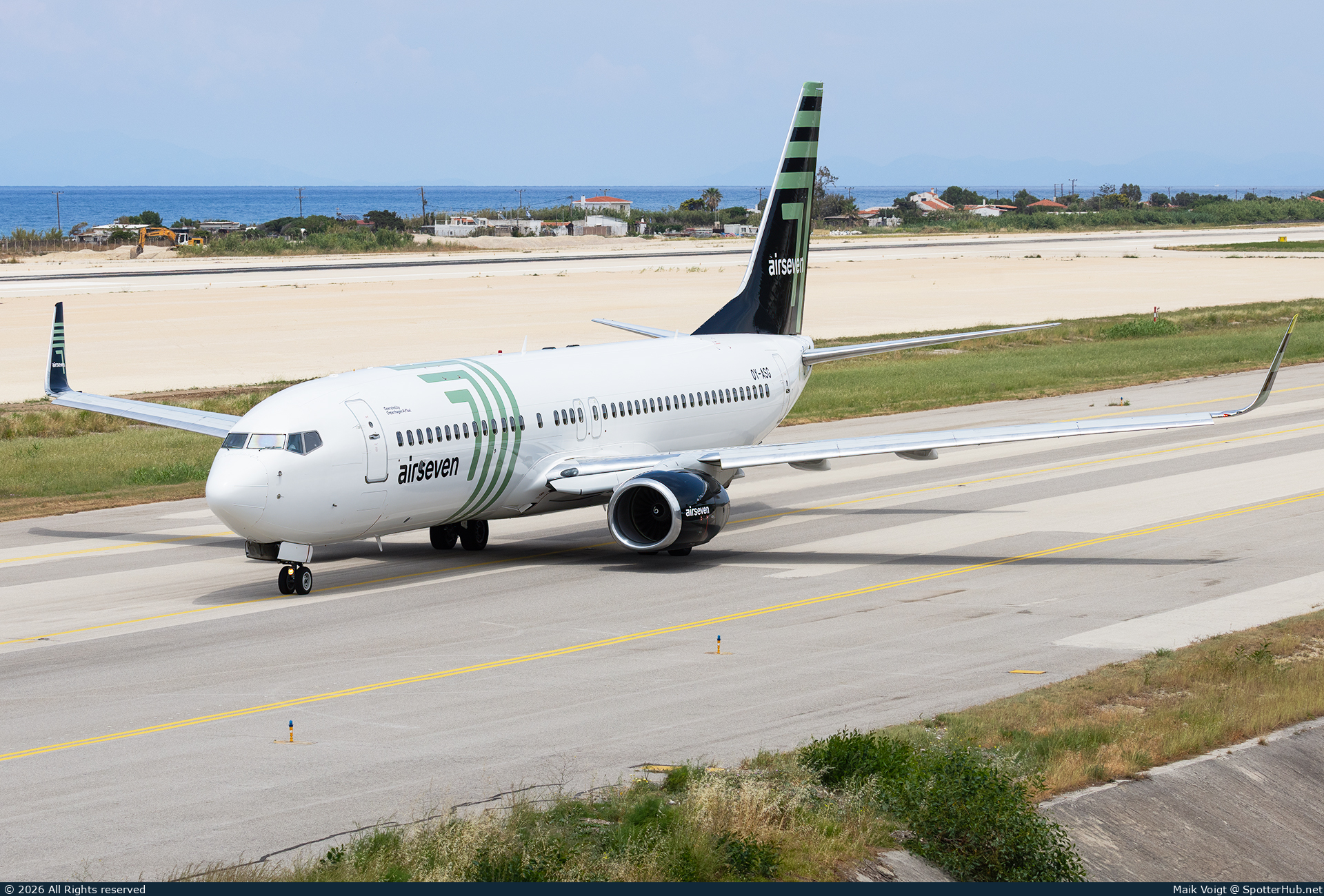 Photo of OY-ASG - Boeing 737-8Q8 operated by Airseven (opb Copenhagen Airtaxi)