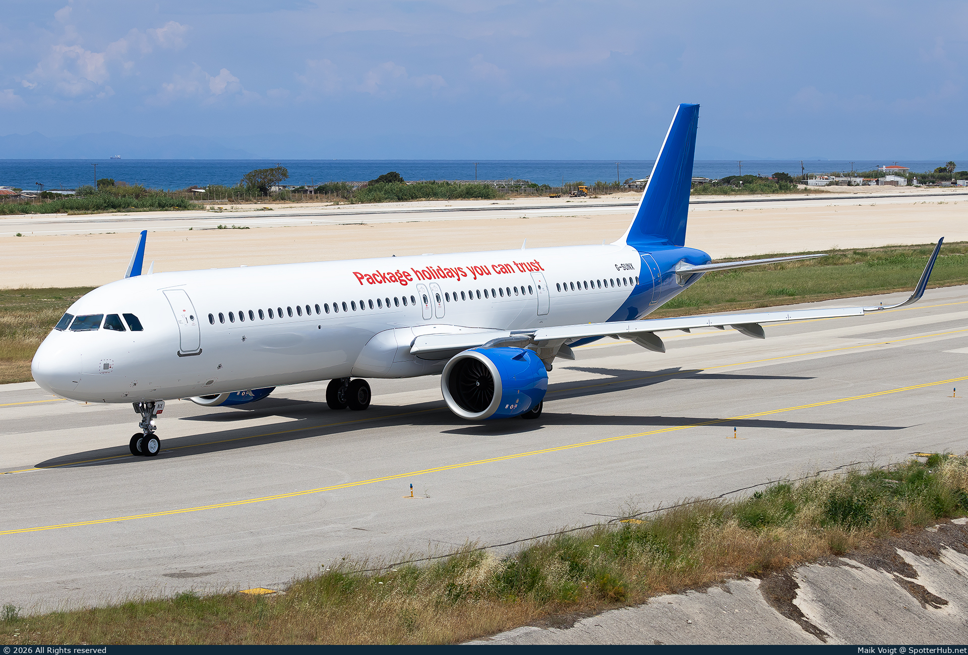Photo of G-SUNX - Airbus A321-251NX operated by Jet2