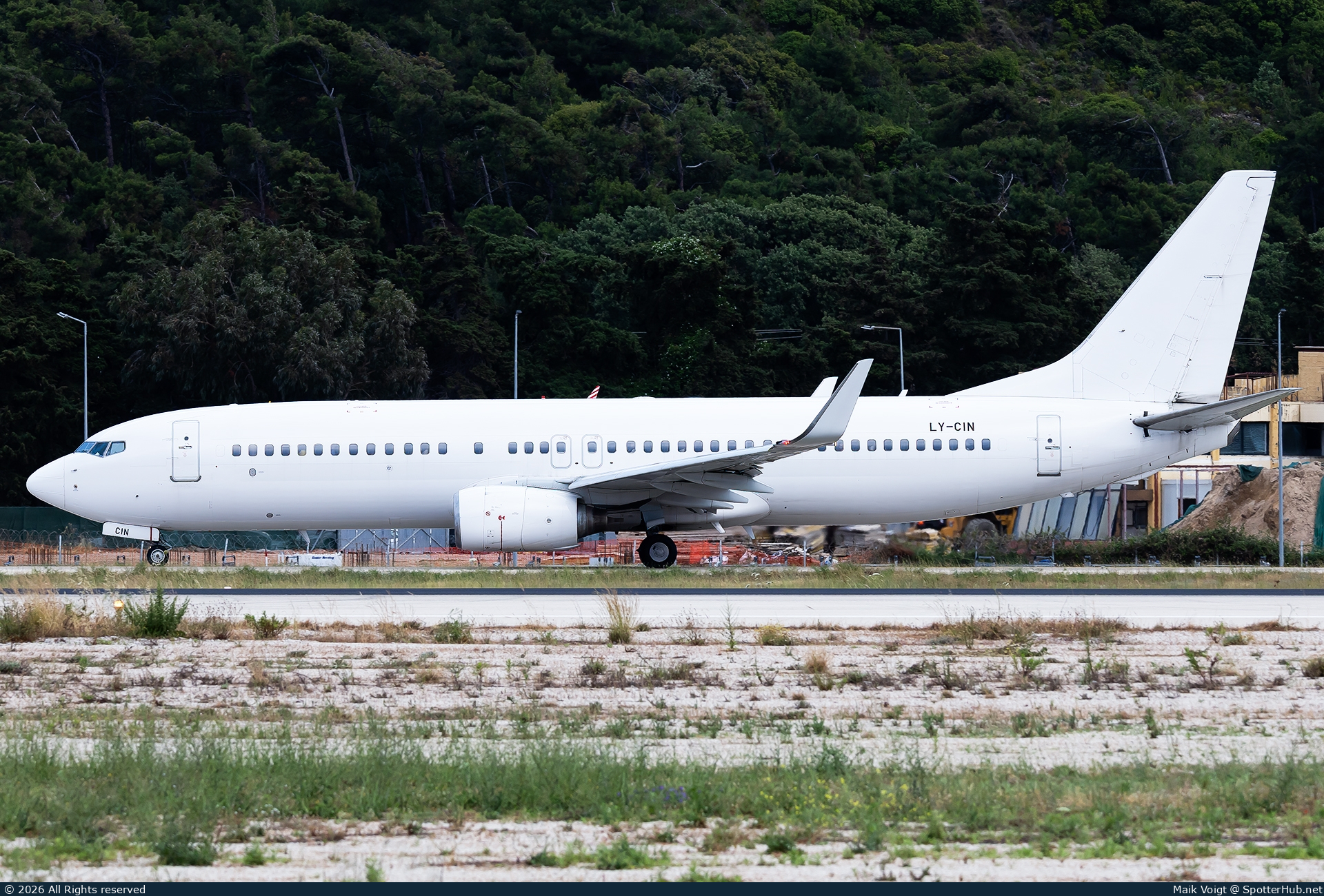 Photo of LY-CIN - Boeing 737-83N operated by GetJet Airlines