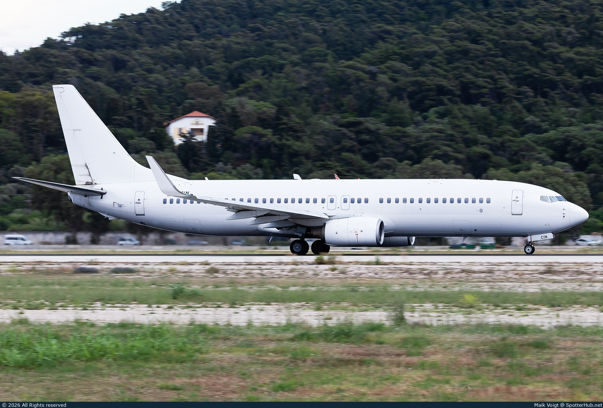 Photo of LY-CIN - Boeing 737-83N operated by GetJet Airlines