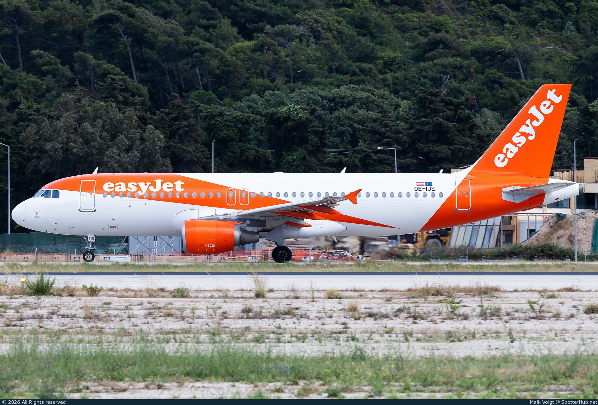 Photo of OE-IJE - Airbus A320-214 operated by easyJet Europe