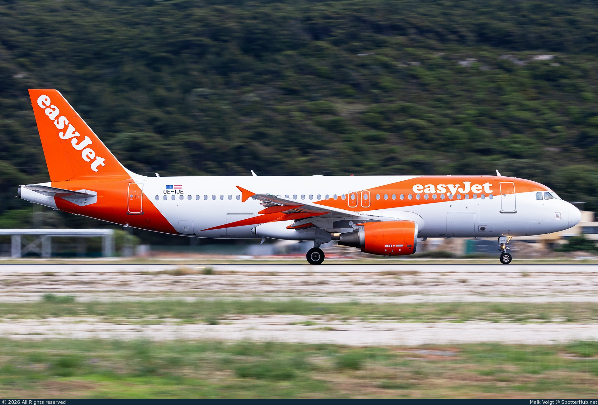 Photo of OE-IJE - Airbus A320-214 operated by easyJet Europe