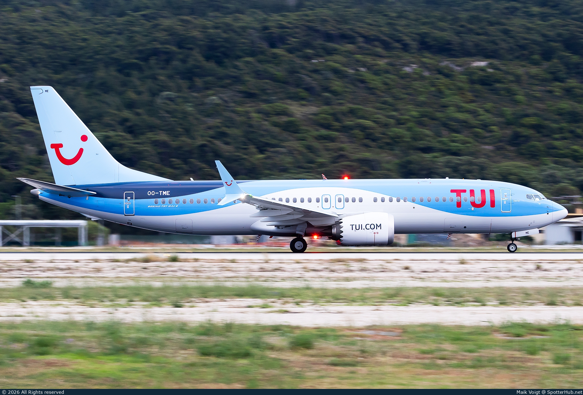 Photo of OO-TME - Boeing 737 MAX 8 operated by TUI Airlines Belgium