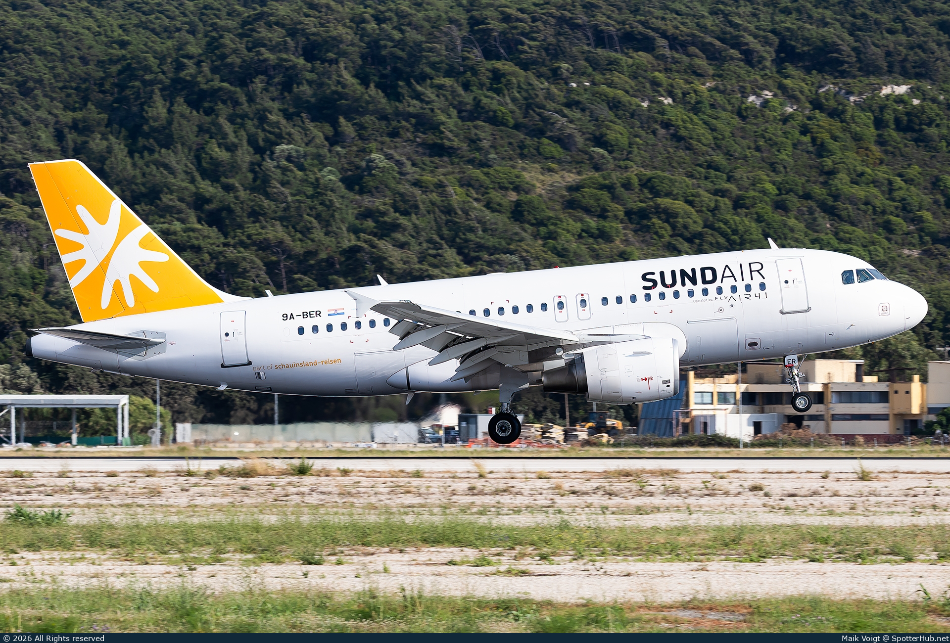 Photo of 9A-BER - Airbus A319-112 operated by Sundair (opb Fly Air41 Airways)